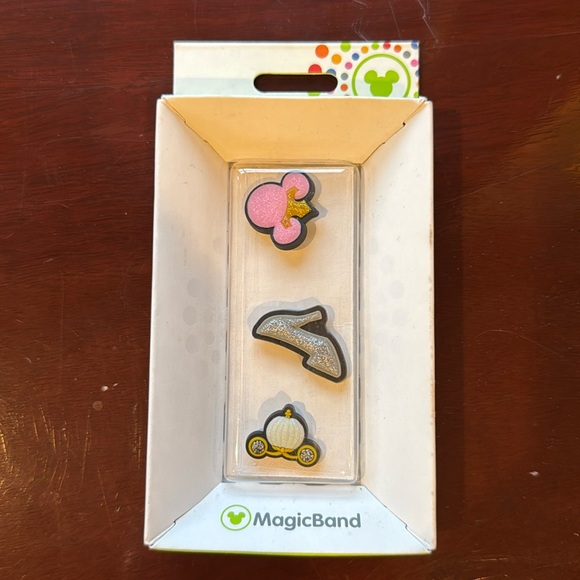 NWT Disney Parks Princess Magic Band Bandits - Picture 1 of 2